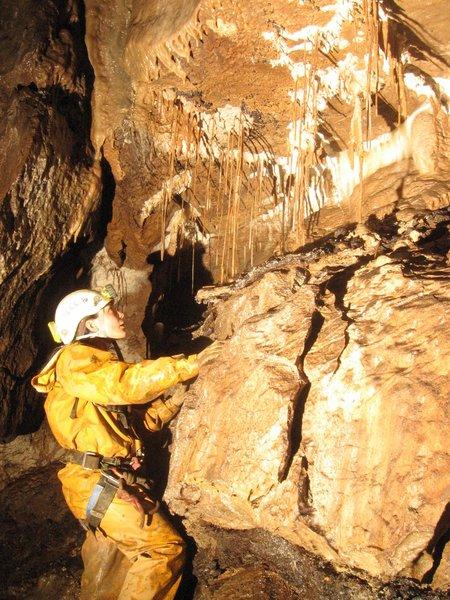 jarvist frost - canon a520 vivitar 283 -avalanche inlet gg - jana with formations at bottom of rainbow inlet