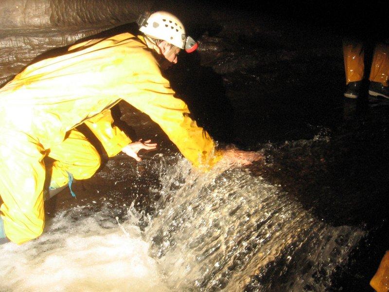 jarvist frost a520 vivitar 283 - ofd2 - streamway towards top - traverse pool - james kp clambering
