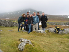 2010-02-07-12.50.44 - Jana Carga - Canon Powershot G5 - team penyghent peak2- with jana