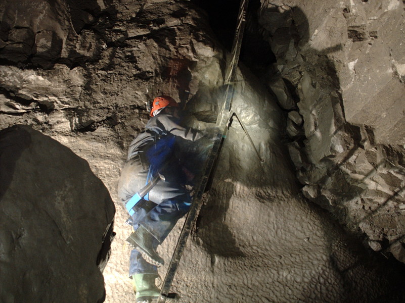 2010-03-06-17.00.56 - Jarvist Frost- Canon Powershot G5 - stop pot ladder2- william climb