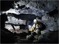 jarvist frost - canon g5 - king pot - kate entering the t-shape passage - P7 LED long exposure