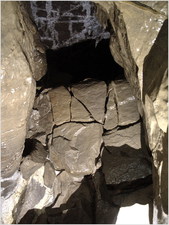 jarvist frost - canon g5 - king pot - queensway - climb down over cracked blocks